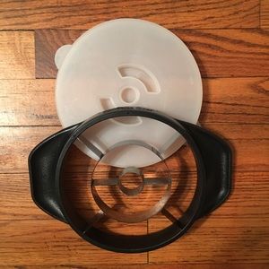 The Pampered Chef Pineapple Corer Cutter